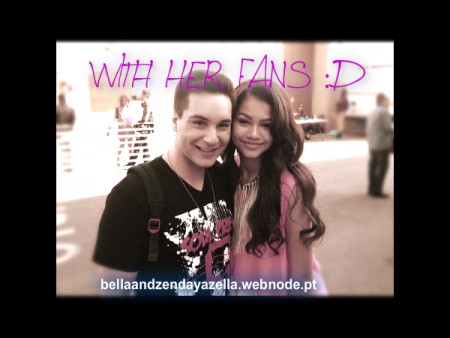 Daya with her fans :D